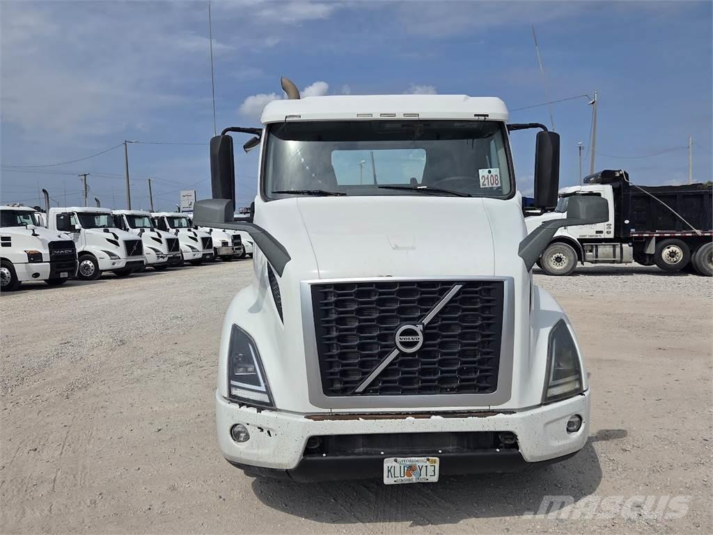 Volvo VNL64T300 Çekiciler