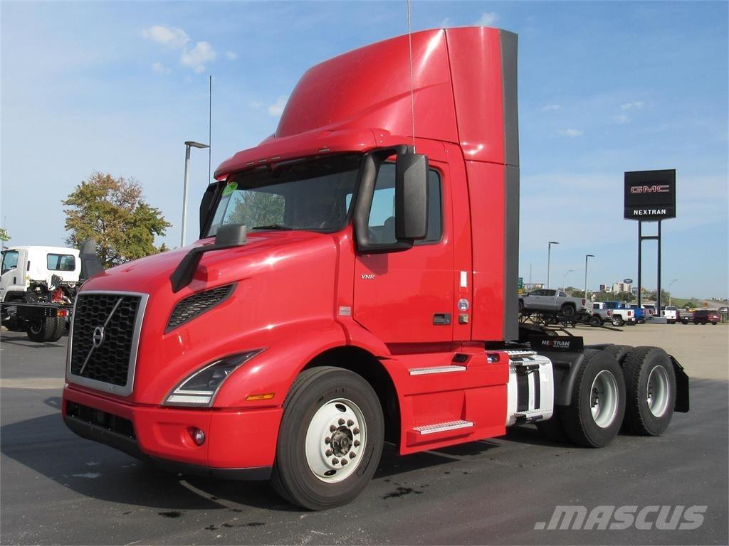 Volvo VNL64T300 Çekiciler
