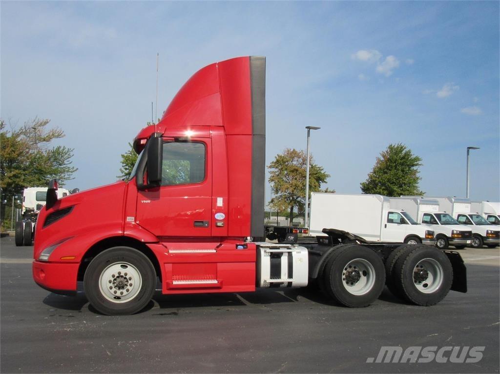 Volvo VNL64T300 Çekiciler