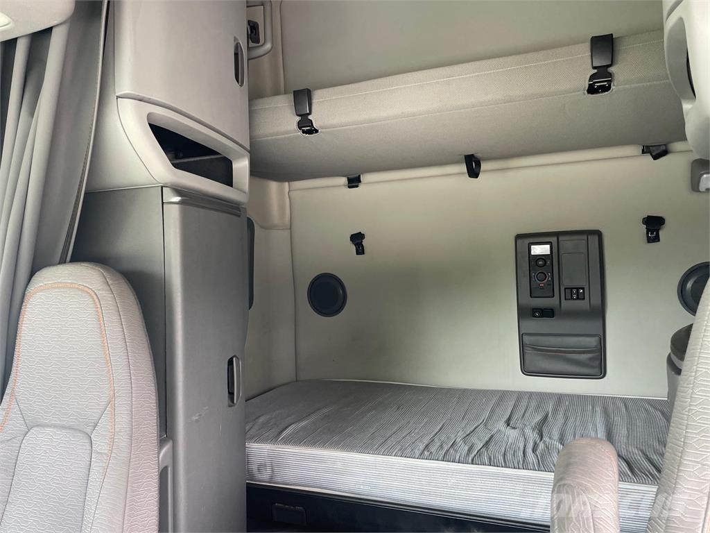 Volvo VNL64T760 Çekiciler
