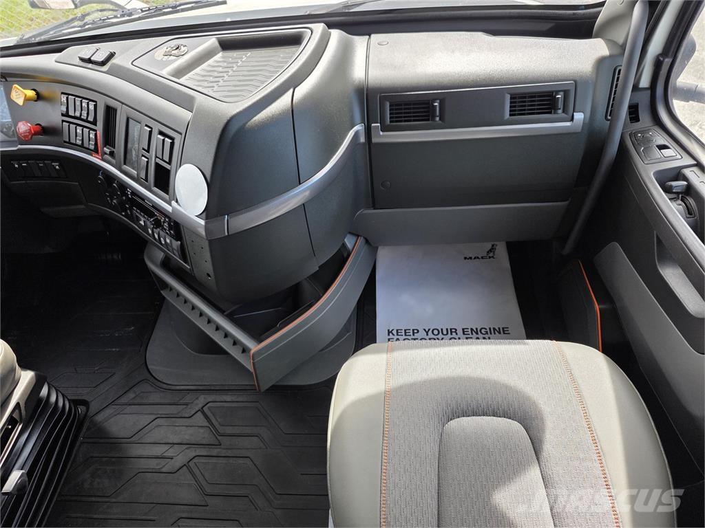 Volvo VNL64T760 Çekiciler