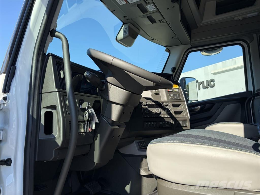 Volvo VNL64T860 Çekiciler