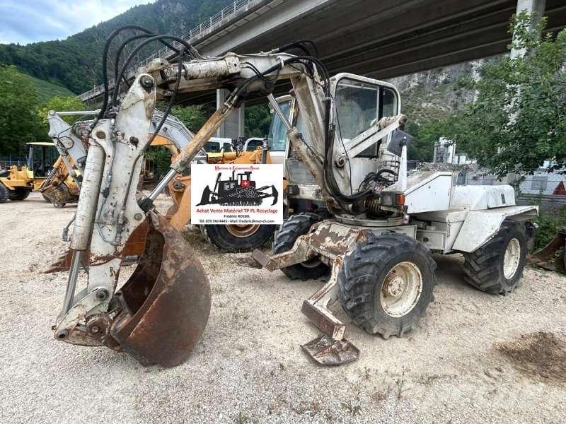 Mecalac 8CXI Lastik tekerli ekskavatörler
