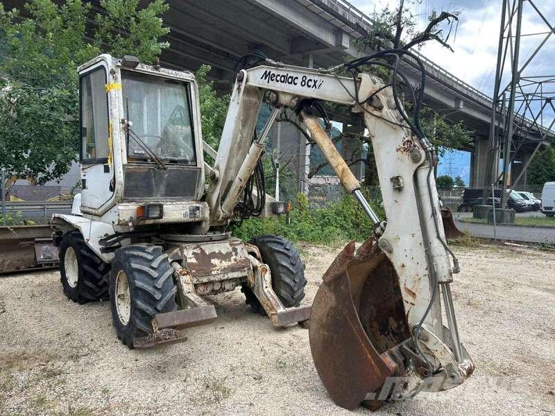 Mecalac 8CXI Lastik tekerli ekskavatörler