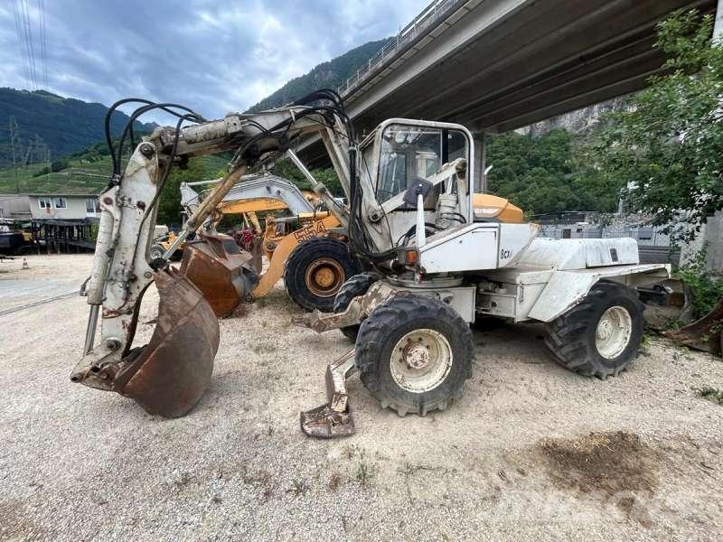 Mecalac 8CXI Lastik tekerli ekskavatörler