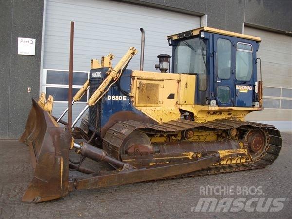 Hanomag D680E Paletli dozerler