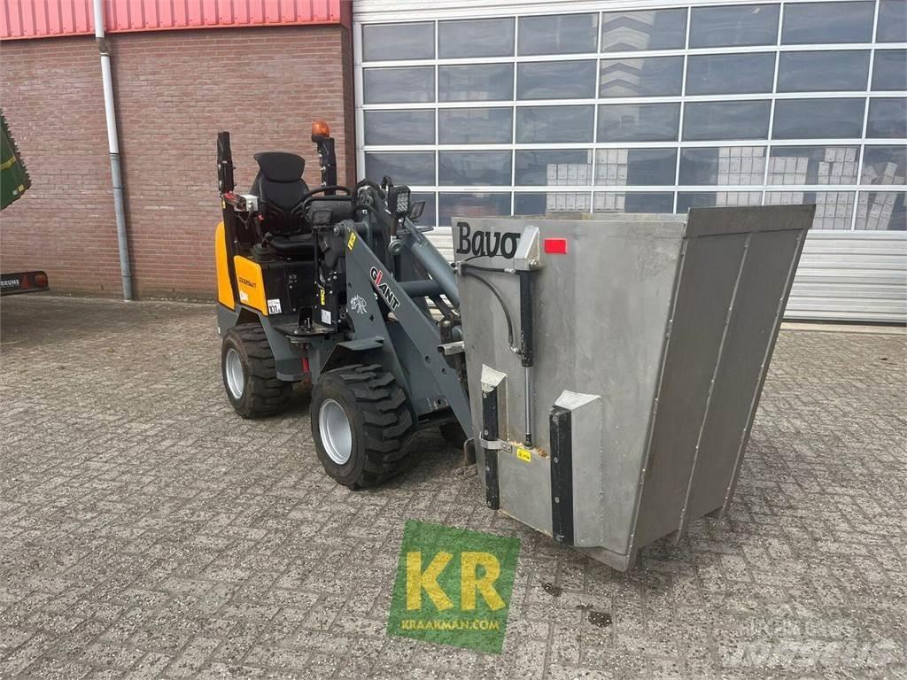 GiANT D332 Ön yükleyici ve kazicilar