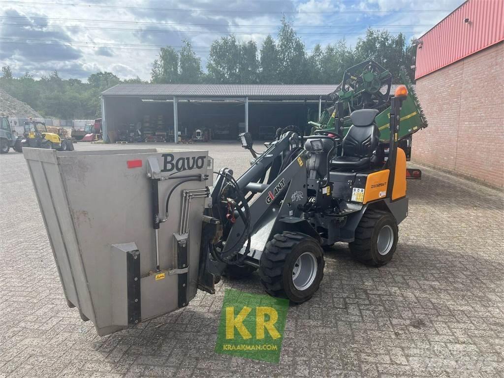 GiANT D332 Ön yükleyici ve kazicilar