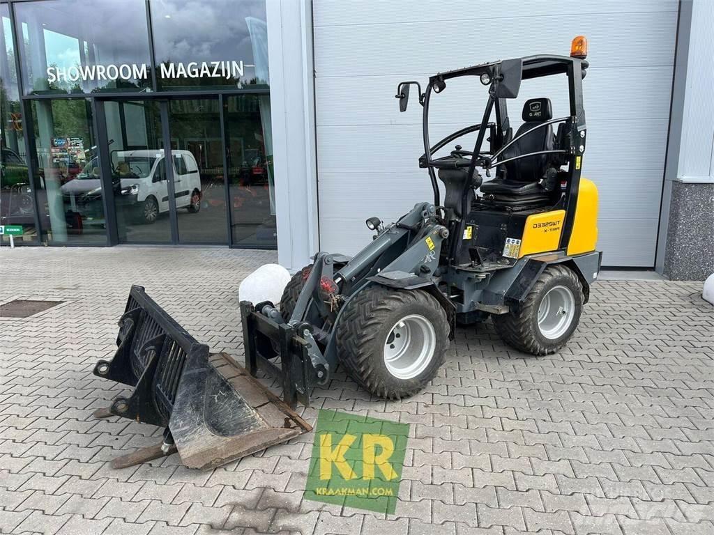 GiANT D332 Ön yükleyici ve kazicilar