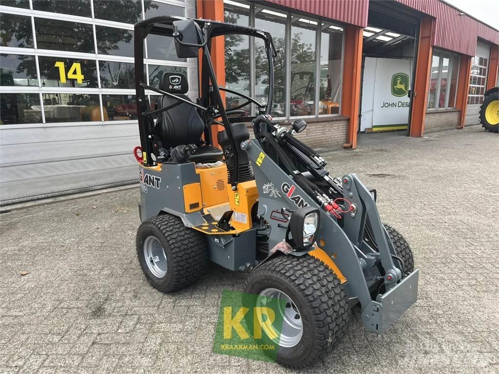 GiANT G1200 Ön yükleyici ve kazicilar