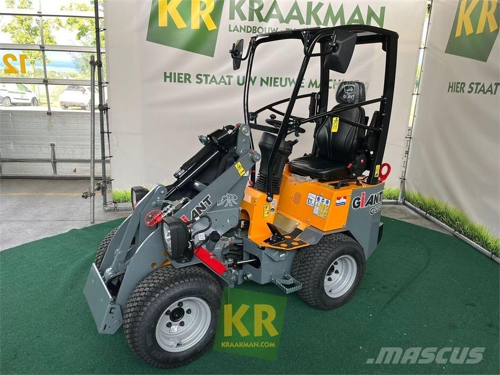 GiANT G1200 Ön yükleyici ve kazicilar