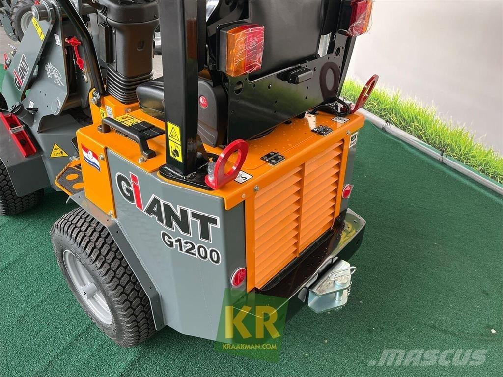 GiANT G1200 Ön yükleyici ve kazicilar