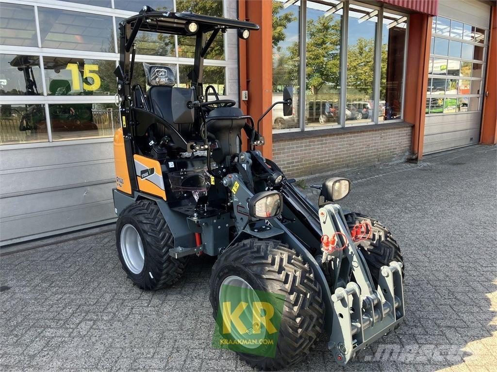 GiANT G1500 Xtra Ön yükleyici ve kazicilar