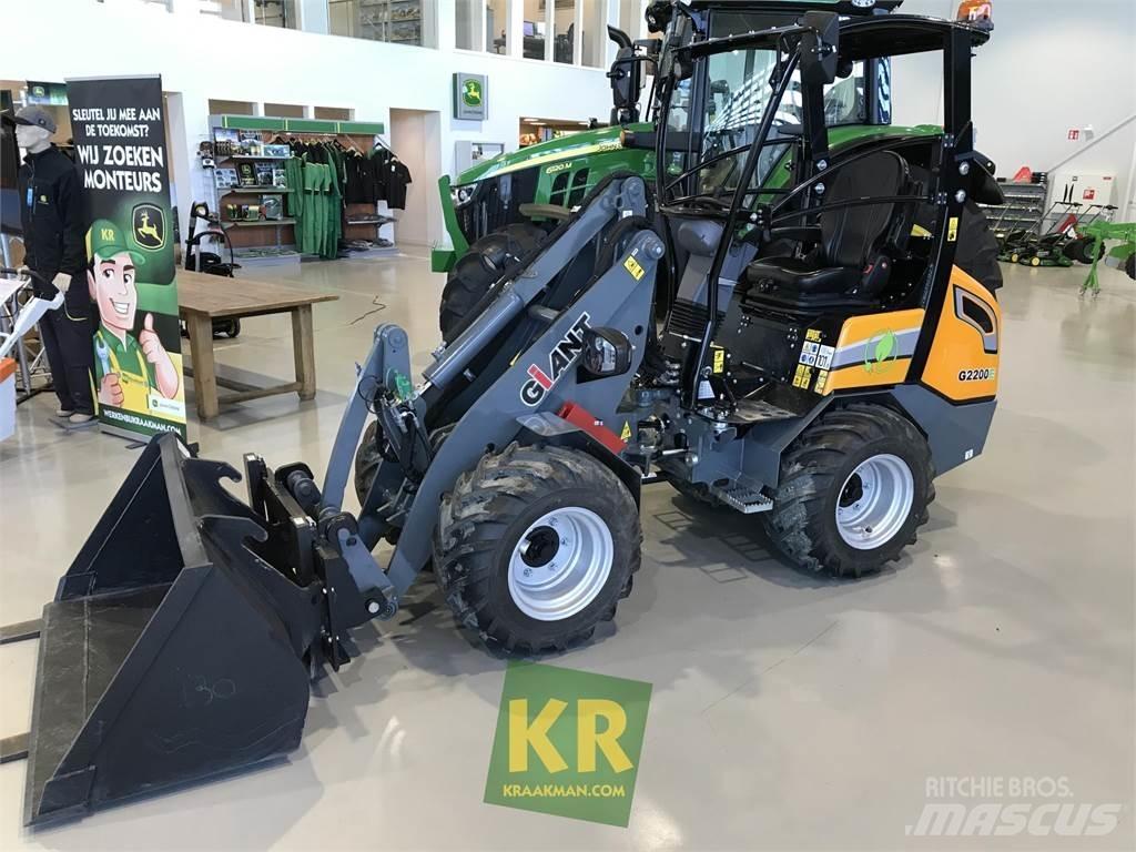 GiANT G2200E Ön yükleyici ve kazicilar