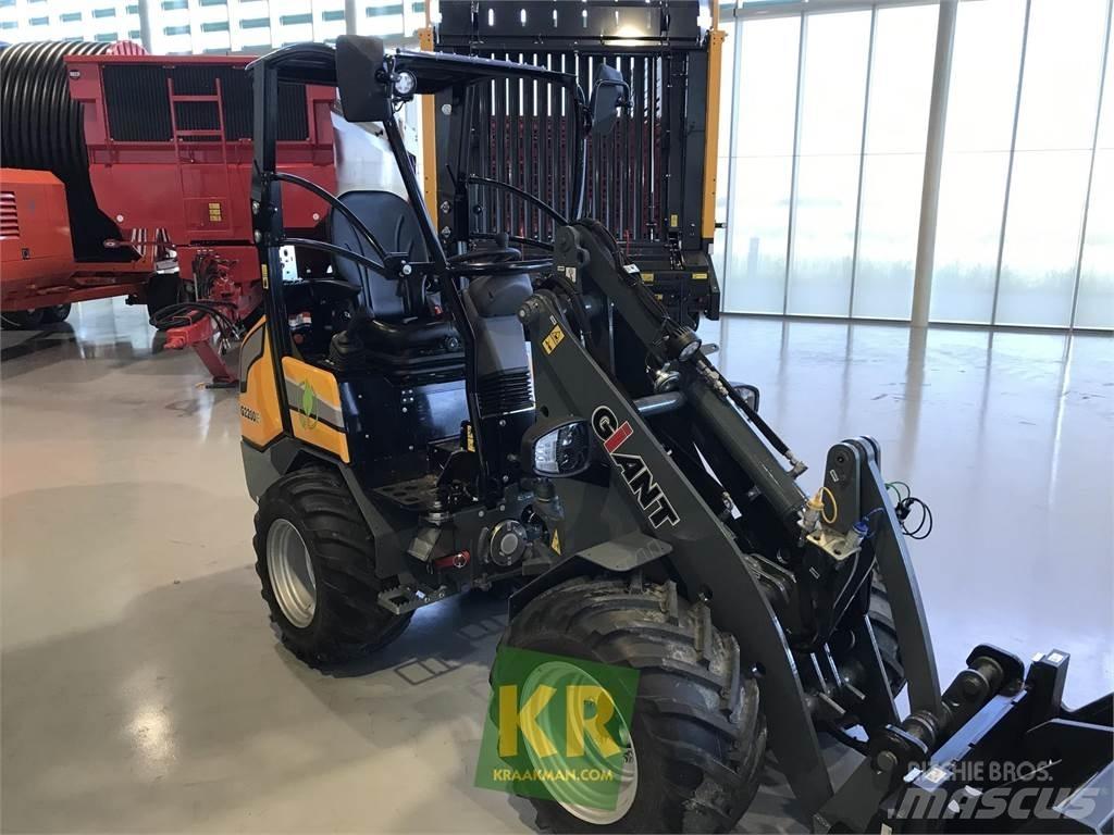 GiANT G2200E Ön yükleyici ve kazicilar