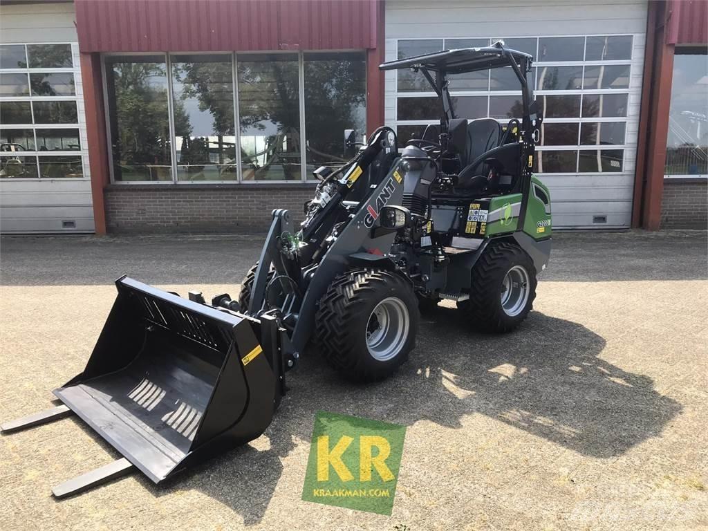 GiANT G2200E Ön yükleyici ve kazicilar