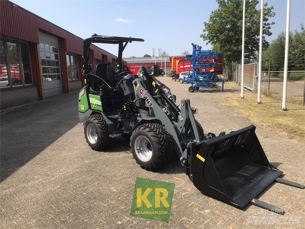 GiANT G2200E Ön yükleyici ve kazicilar