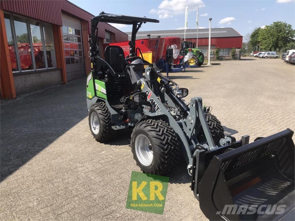 GiANT G2200E Ön yükleyici ve kazicilar