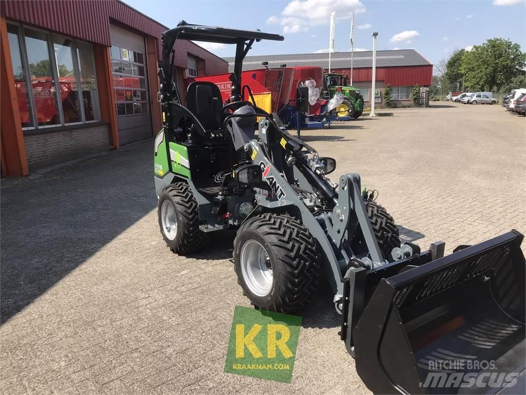 GiANT G2200E Ön yükleyici ve kazicilar