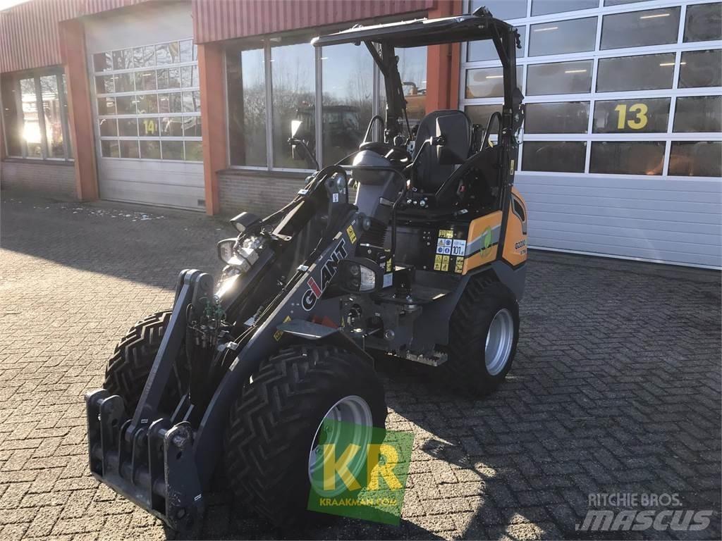GiANT G2200E Ön yükleyici ve kazicilar