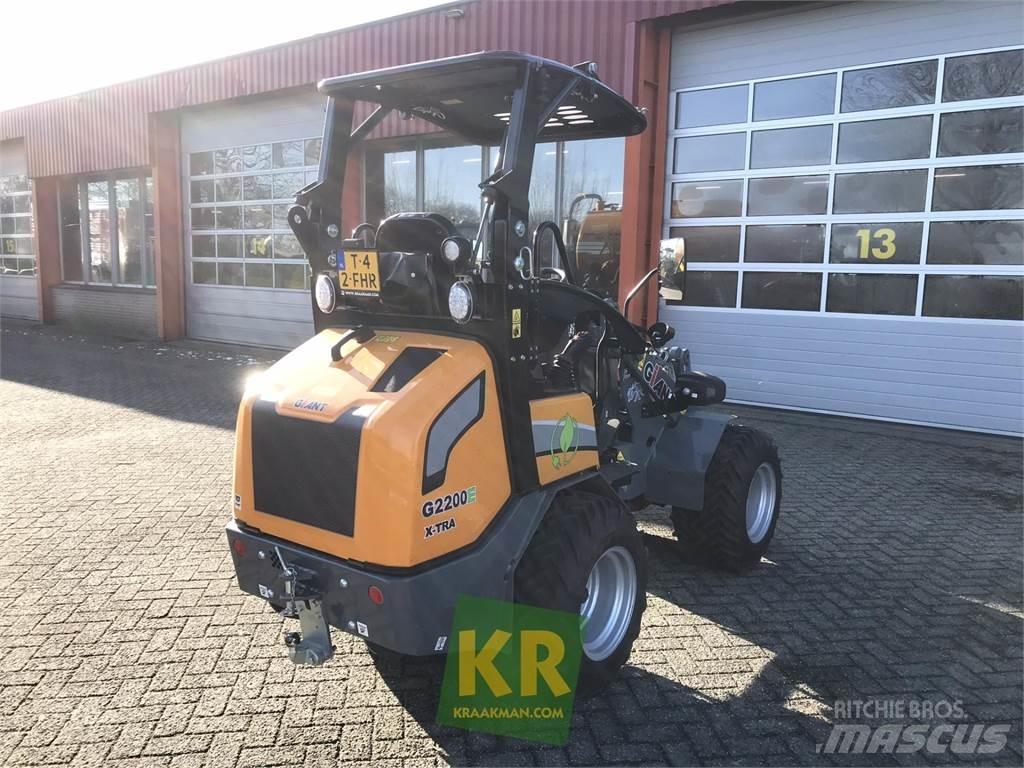 GiANT G2200E Ön yükleyici ve kazicilar