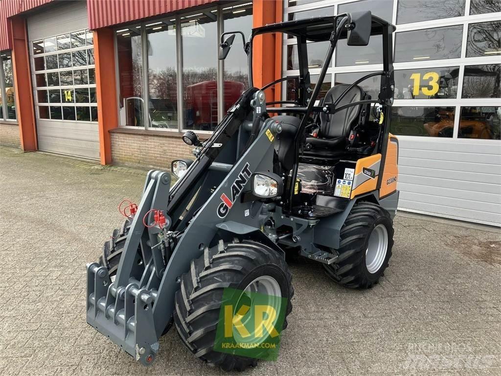 GiANT G2300 Ön yükleyici ve kazicilar