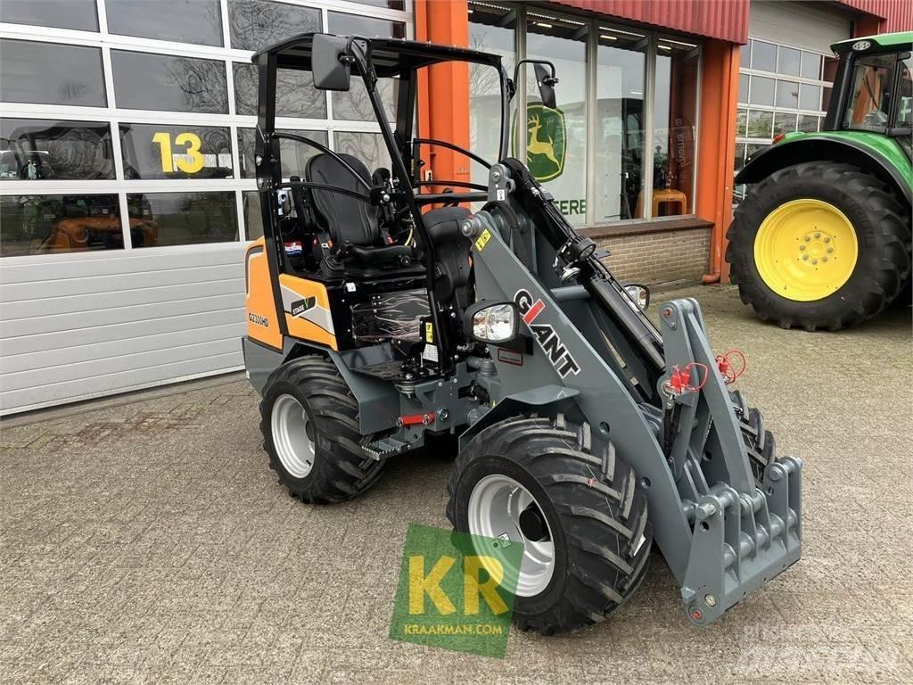 GiANT G2300 Ön yükleyici ve kazicilar