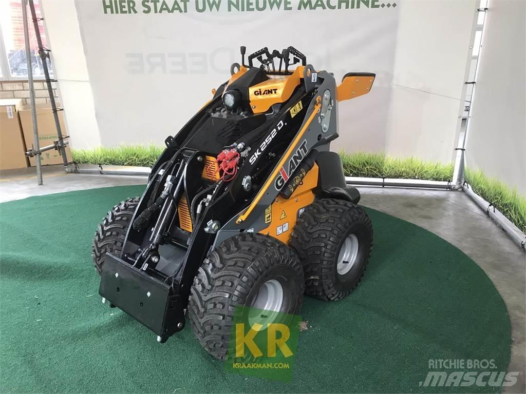 GiANT SK252D Ön yükleyici ve kazicilar