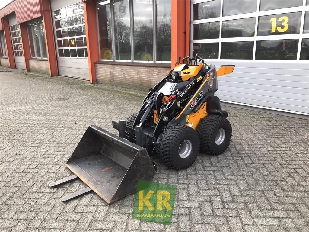 GiANT SK252D Ön yükleyici ve kazicilar