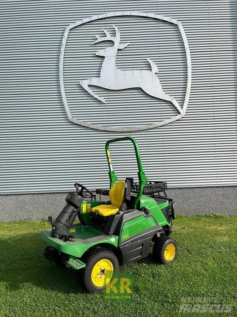 John Deere 1580 Pürüzlü arazi, kırpma ve çevresel çim biçme makineleri