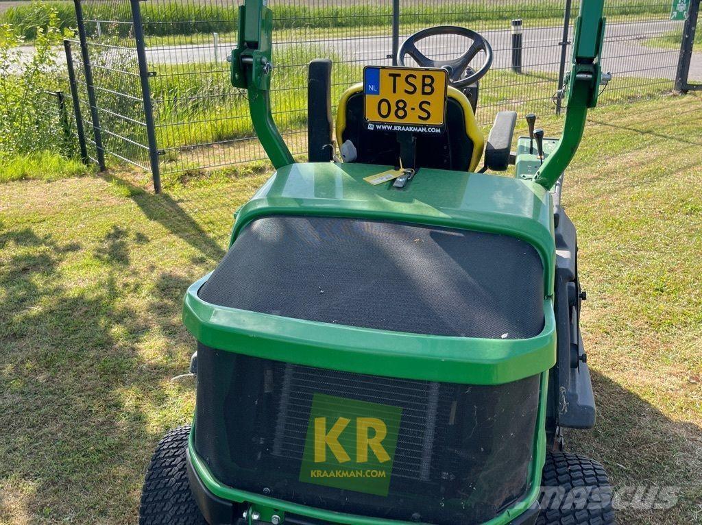 John Deere 1580 Pürüzlü arazi, kırpma ve çevresel çim biçme makineleri