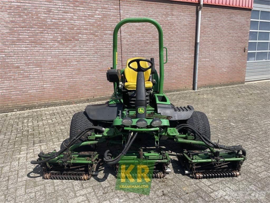John Deere 8700A Çim biçme makineleri