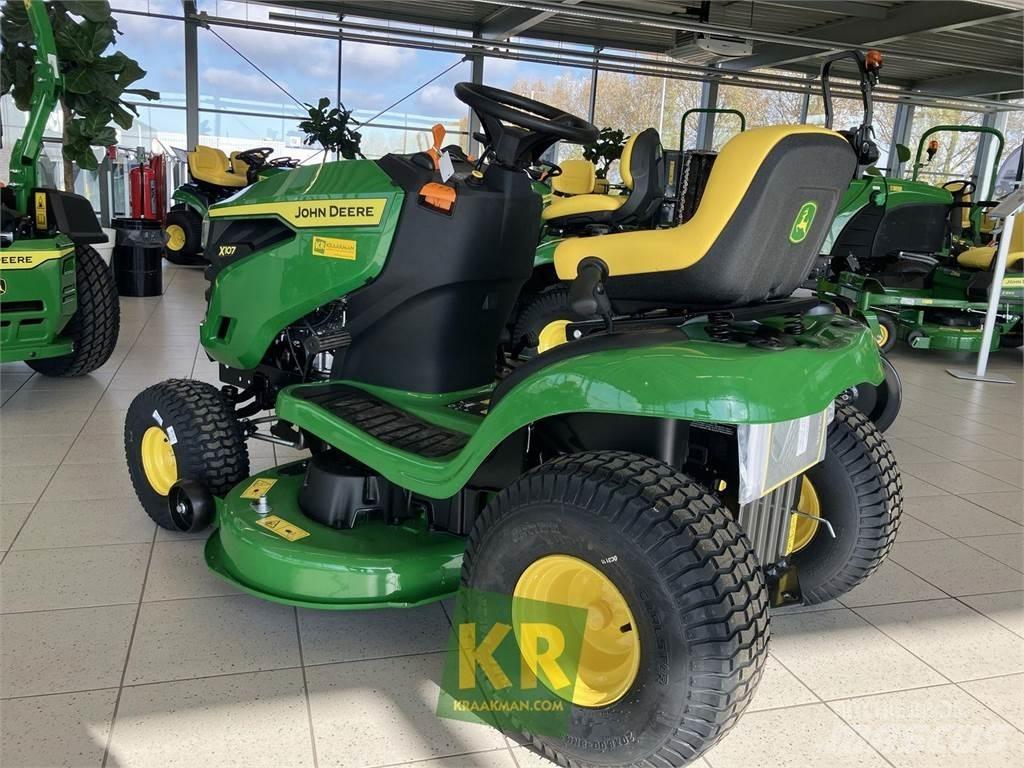 John Deere X107 Mobil çim biçme makineleri