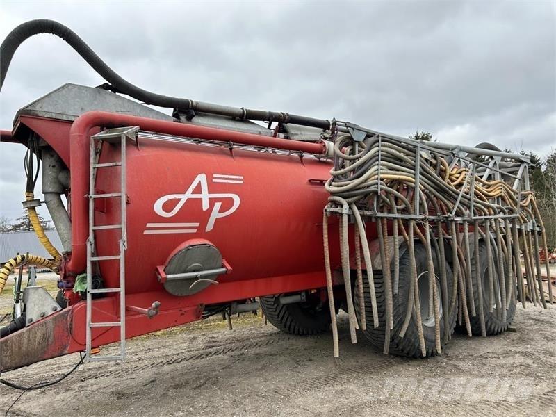 AP 22 Sivi gübre ve ilaç tankerleri