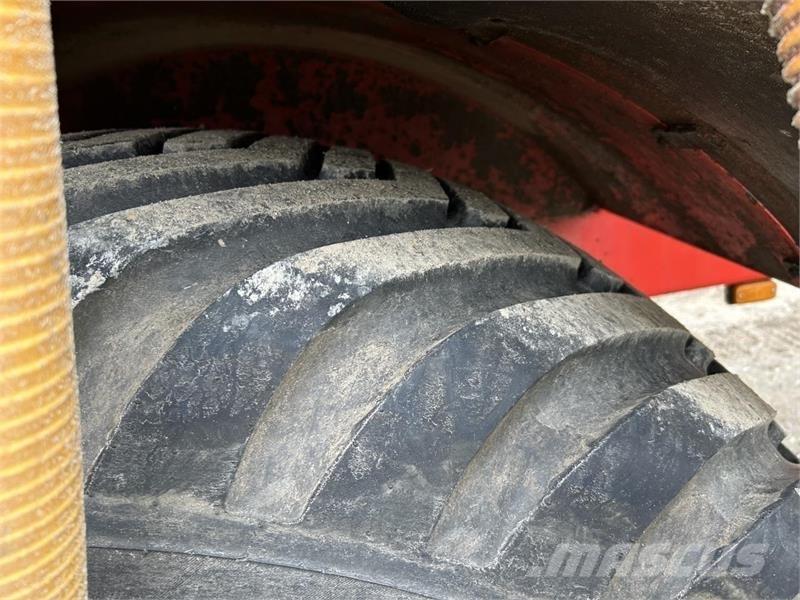 AP 22 Sivi gübre ve ilaç tankerleri