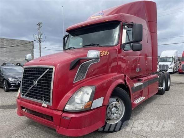 Volvo VNL64T730 Çekiciler