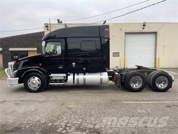 Volvo VNL64T730 Çekiciler