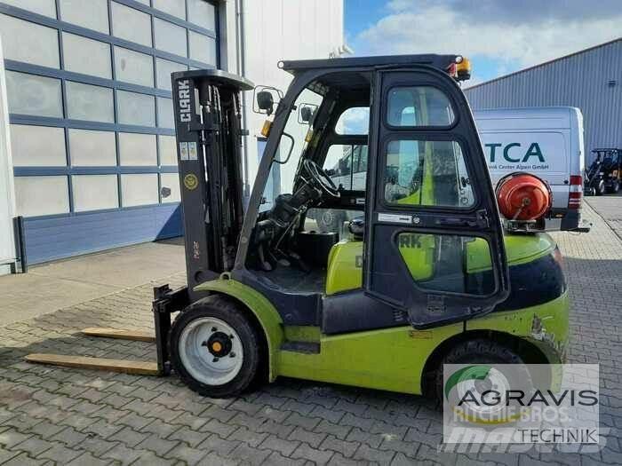 Clark C30L Diger