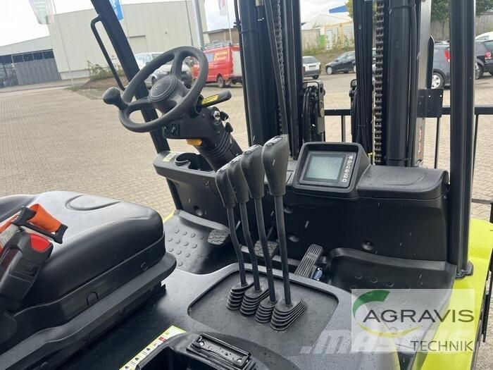 Clark S40SD Diger