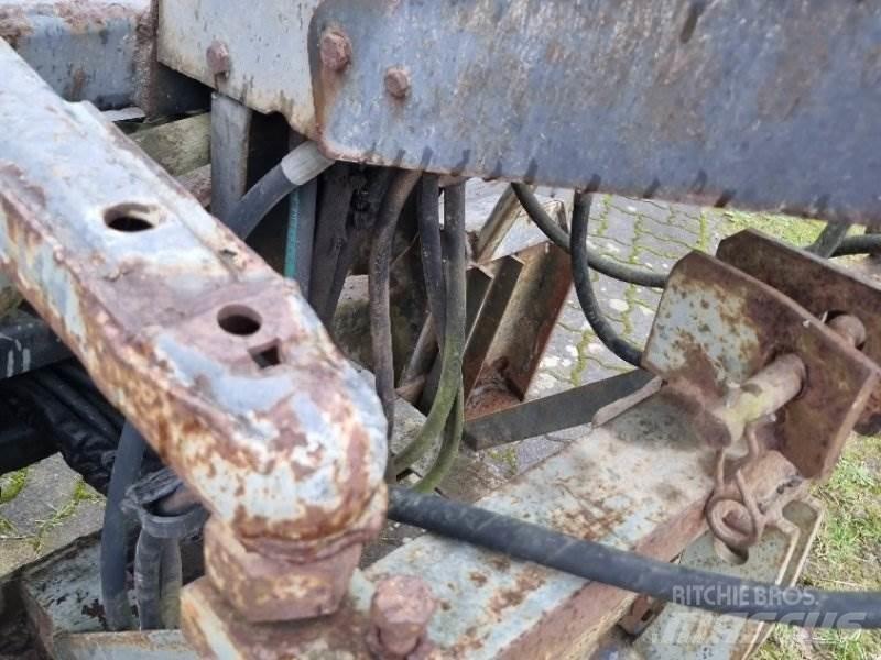  Bagger Lastik tekerli ekskavatörler