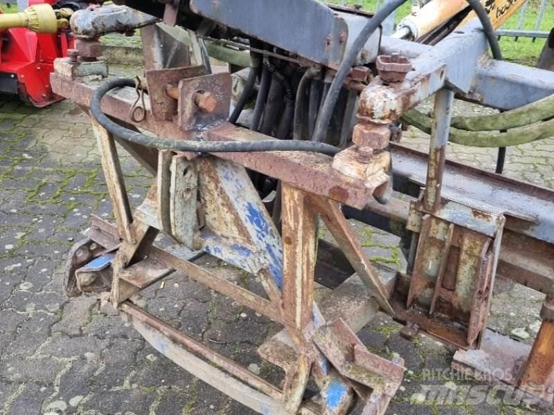  Bagger Lastik tekerli ekskavatörler