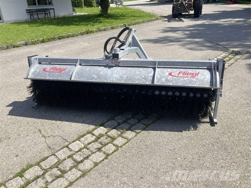 Fliegl TYP 700 Cadde süpürücüler
