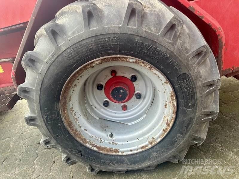 Schäffer 3550 Ön yükleyici ve kazicilar