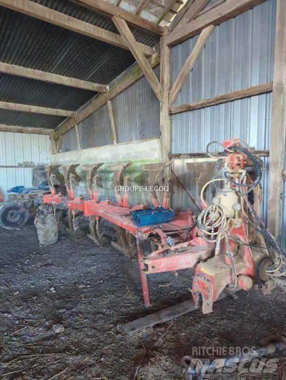 Kuhn VM 180 Pulluklar
