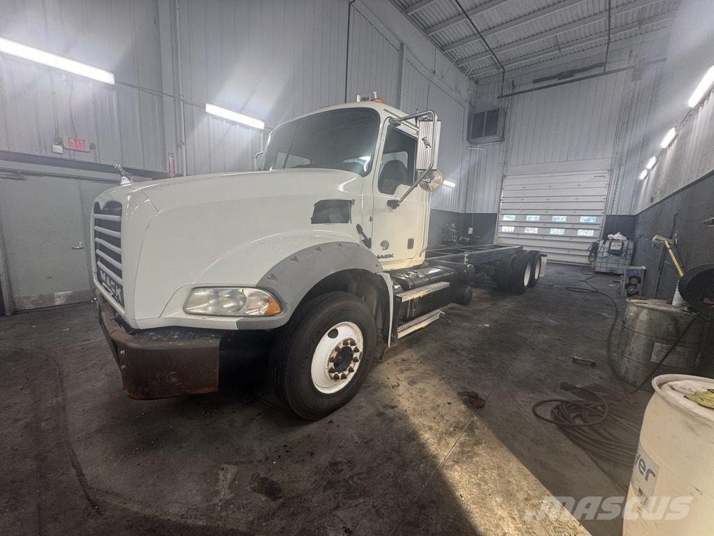 Mack GU813 Çekiciler