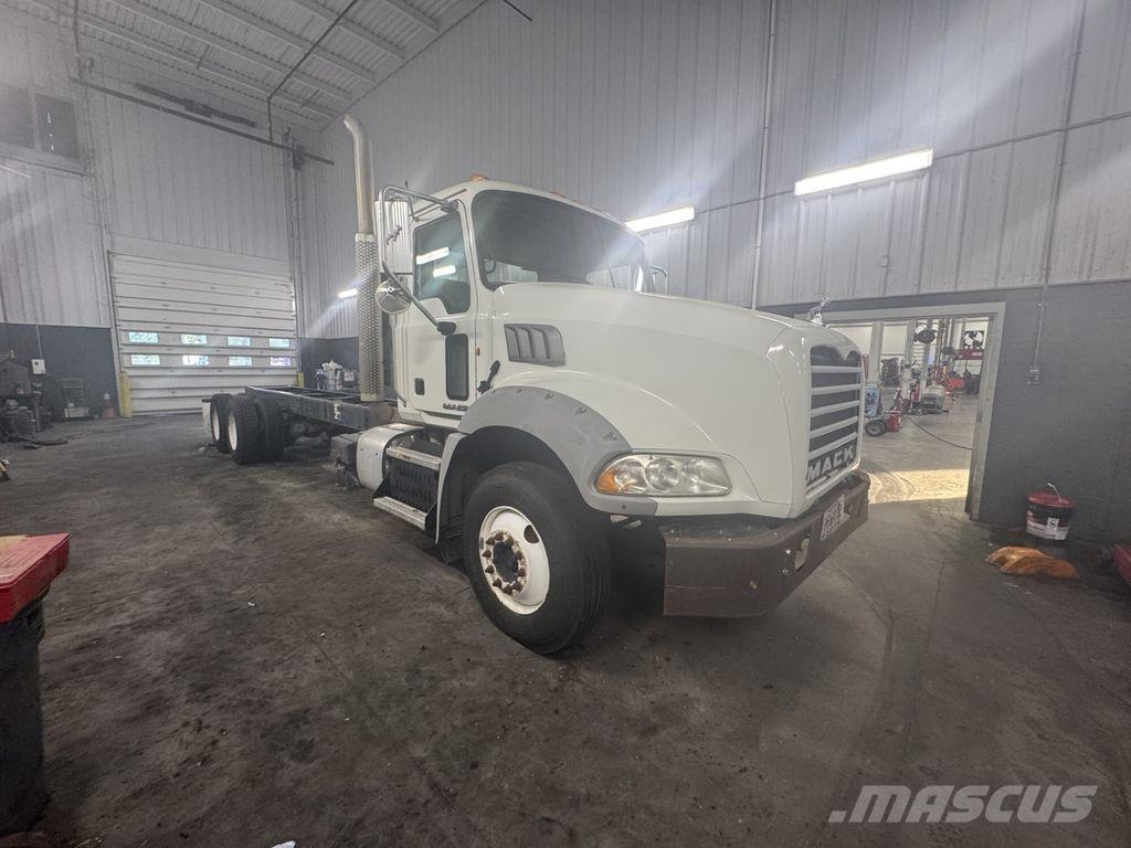 Mack GU813 Çekiciler