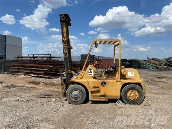 CAT B10 Arazi tipi forklift