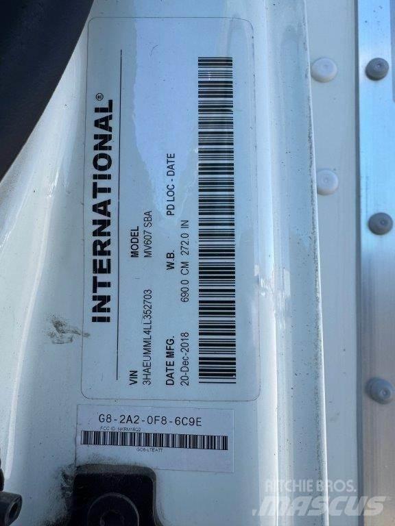 International MV Kapali kasa kamyonlar