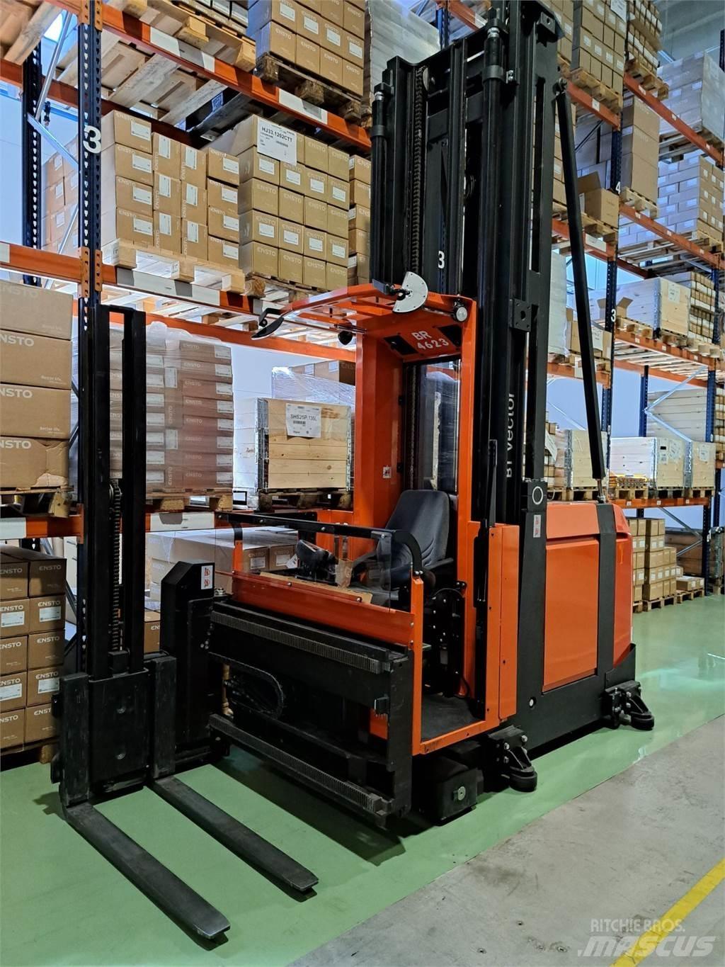 BT VCE100 Dar koridor forklifti