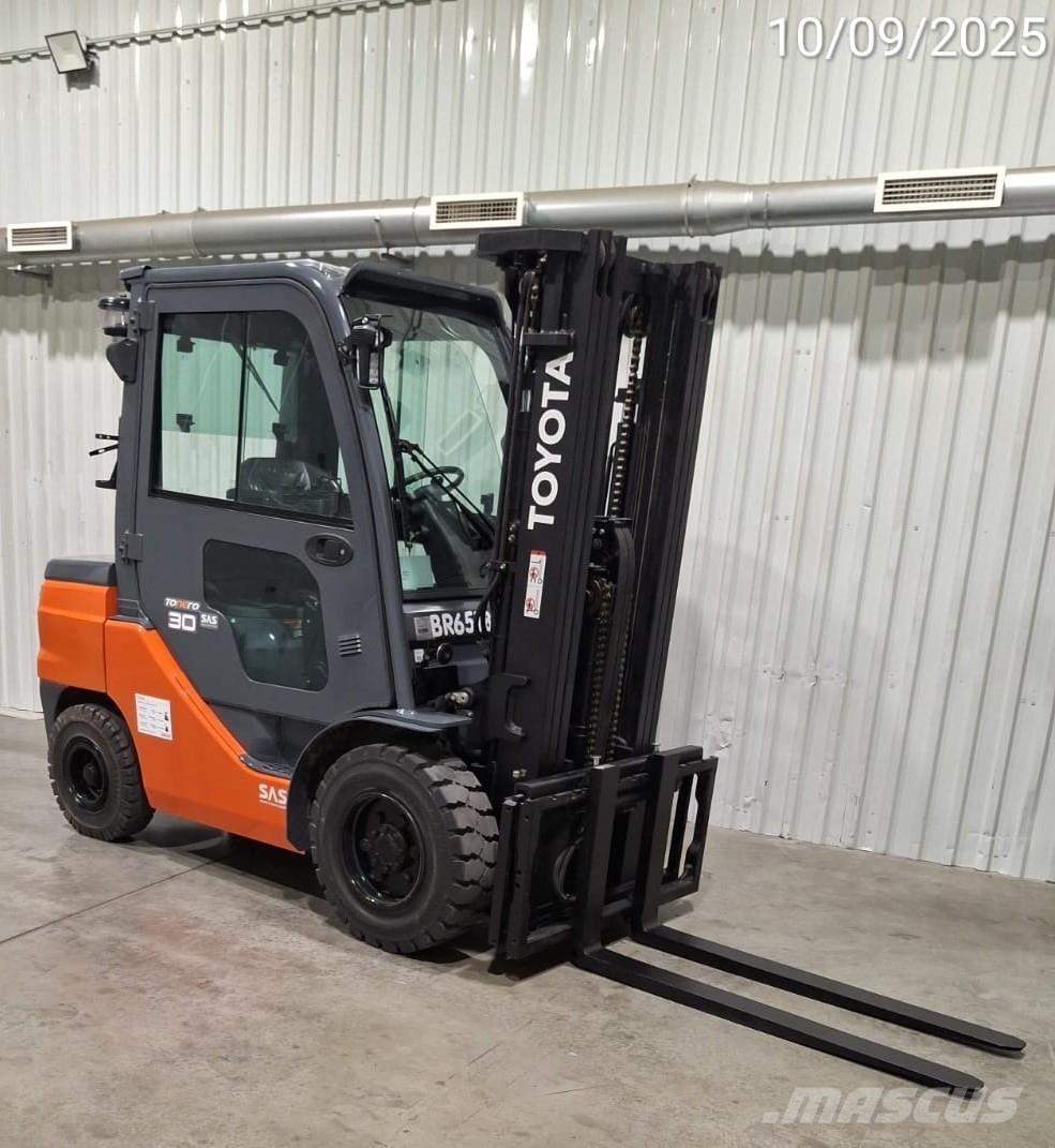 Toyota 52-8FDF30 Dizel forkliftler